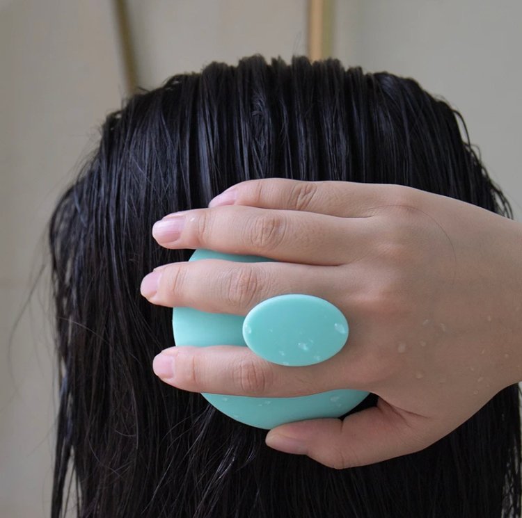 Cap Bambou -- Brosse de massage cuir chevelu main image 1